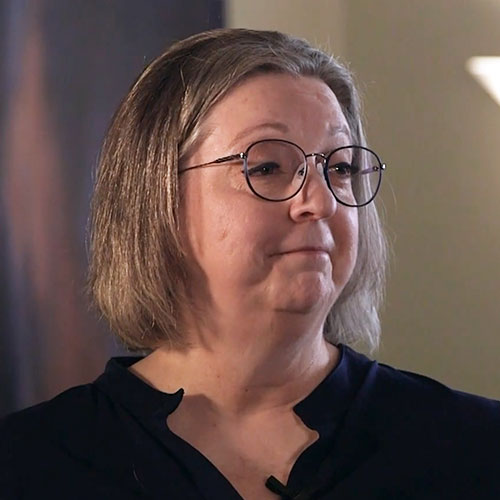 Photo of Dr. Peggy Holzweiss 